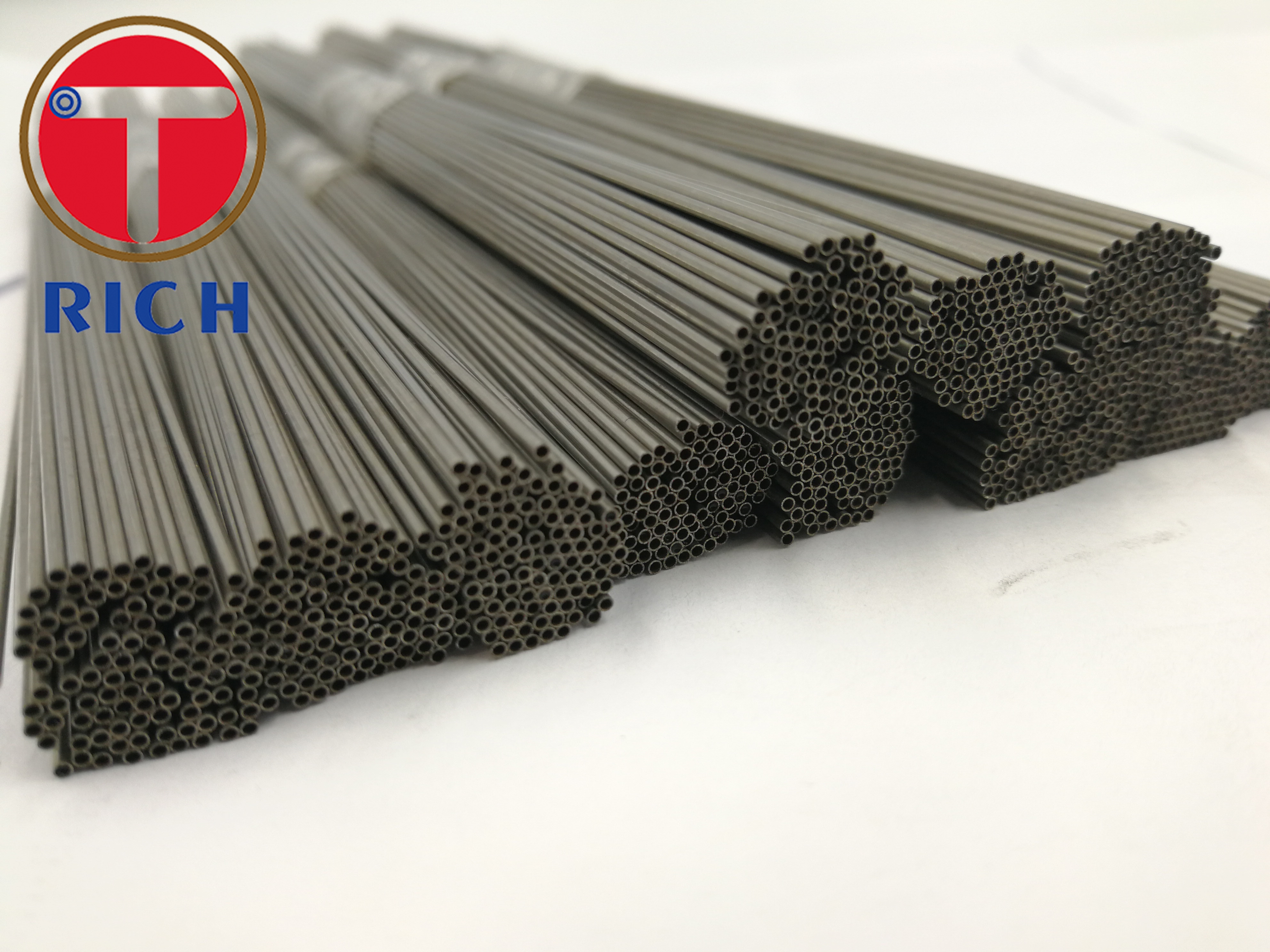 รอยท่อเหล็กที่มีความแม่นยำในการหลอมสดใสไร้รอยต่อ 316Ti 321 2205 1